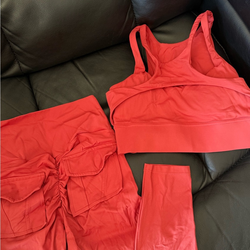 New Women's Red Sports Bra and Leggings Set